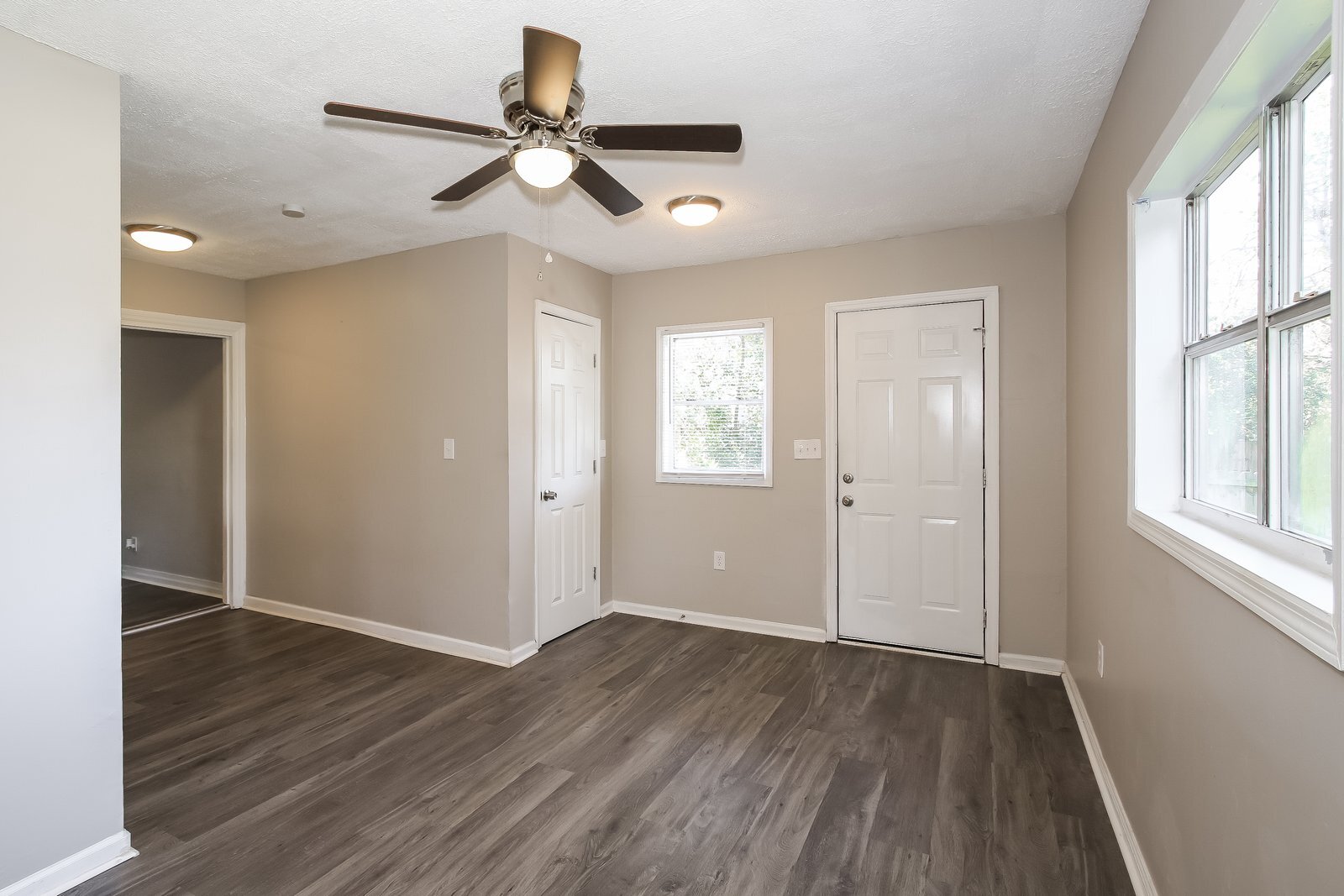 Building Photo - 2805 Royal St