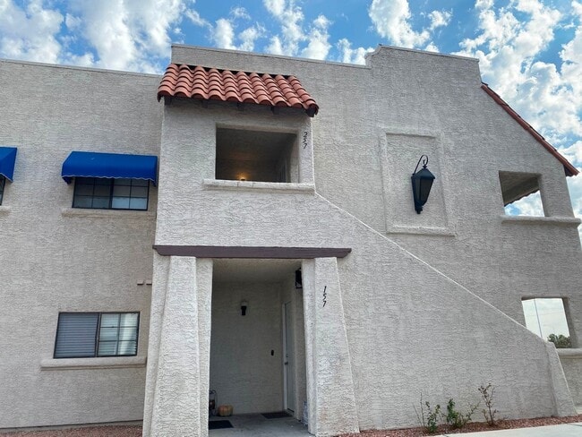 Building Photo - 101 Luna Way