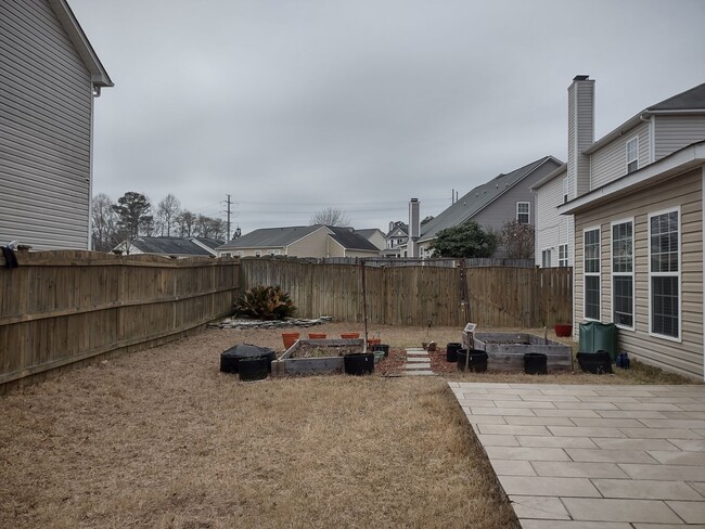 Building Photo - Outstanding FIVE Bedroom Home in Northeast Columbia!