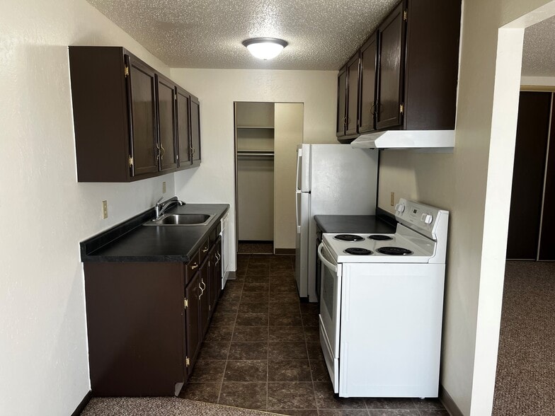 Building Photo - Parkwood Apartments