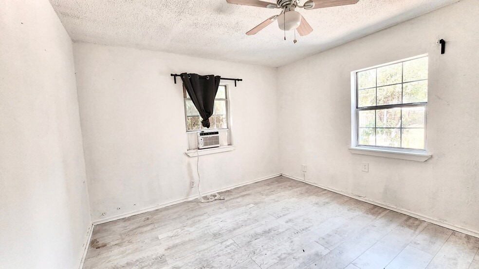 Building Photo - 2503 Engle Ave