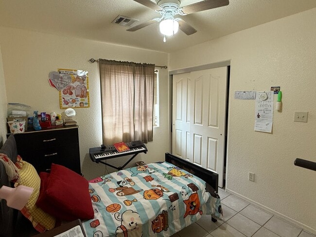 Building Photo - Casa en San Luis AZ with included utilitie...