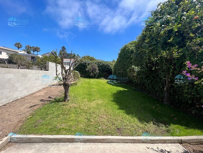 Building Photo - 304 N Rios Ave