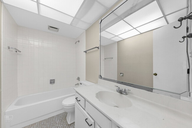Building Photo - 350 Plum Creek Dr