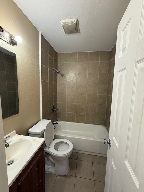 Building Photo - 1257 Devander Dr E