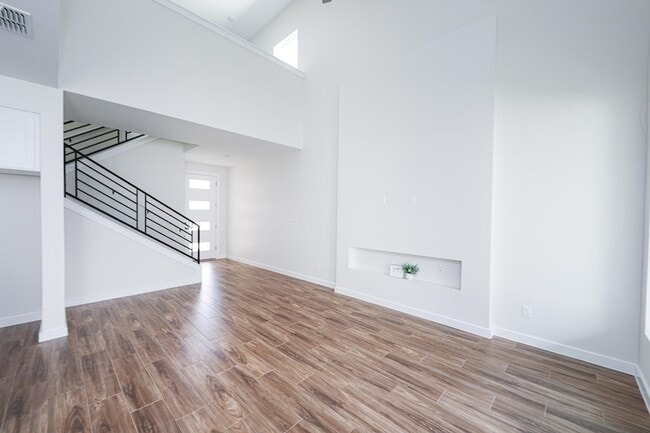 Building Photo - 7525 Cresta Bella St