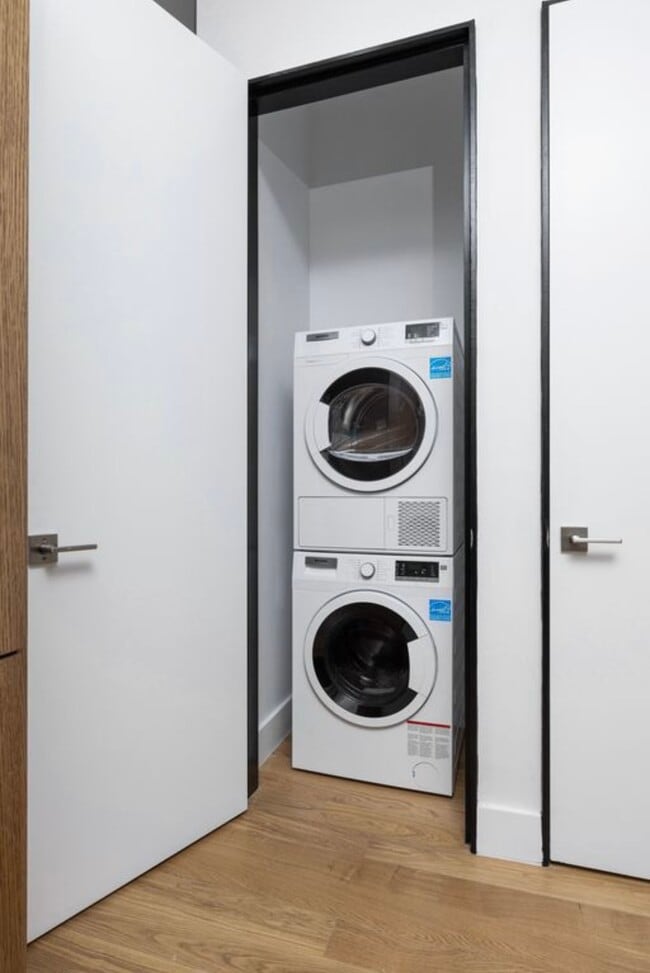 Building Photo - 166 1st Ave