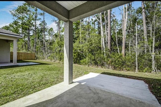 Building Photo - 3/2 with Landscaping included !!!