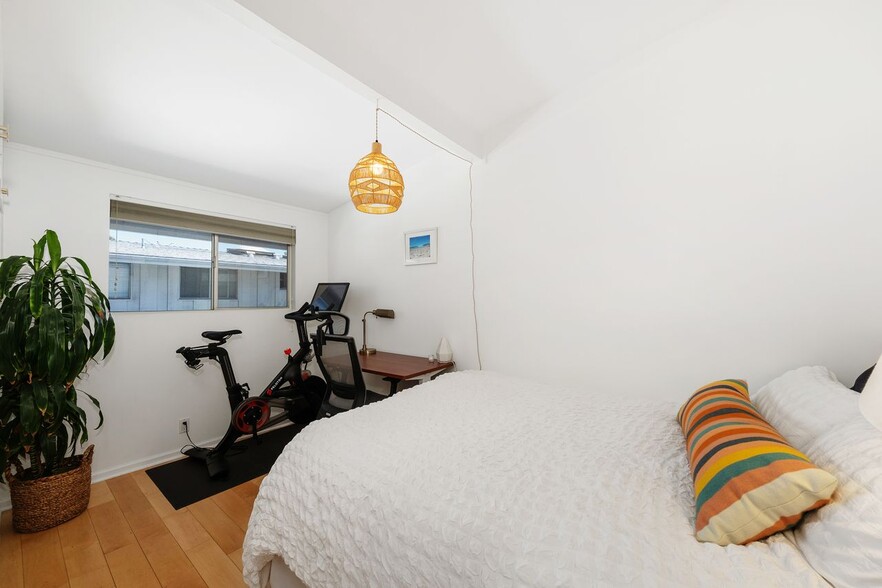 Bedroom 2 - 4040 Grand View Blvd