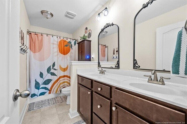 Building Photo - 400 Everest Ct