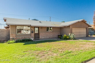 Building Photo - 3823 W Lawrence Rd