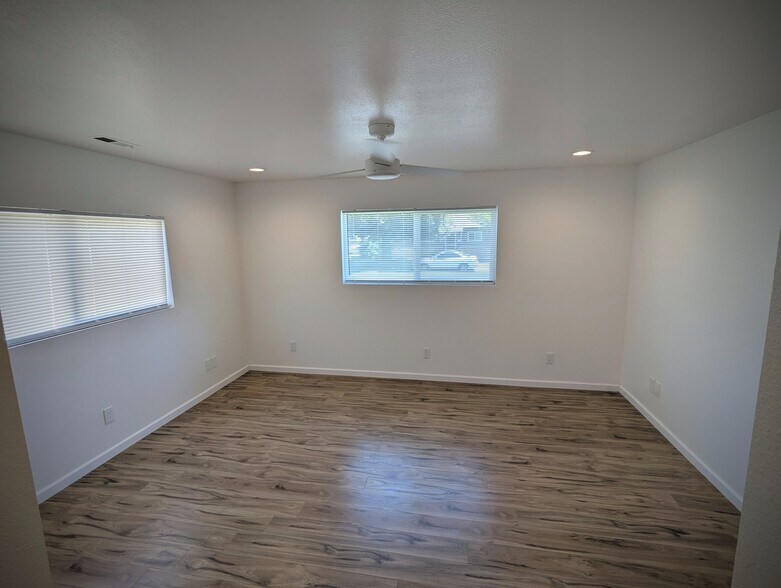 Building Photo - 2213 Newport Dr
