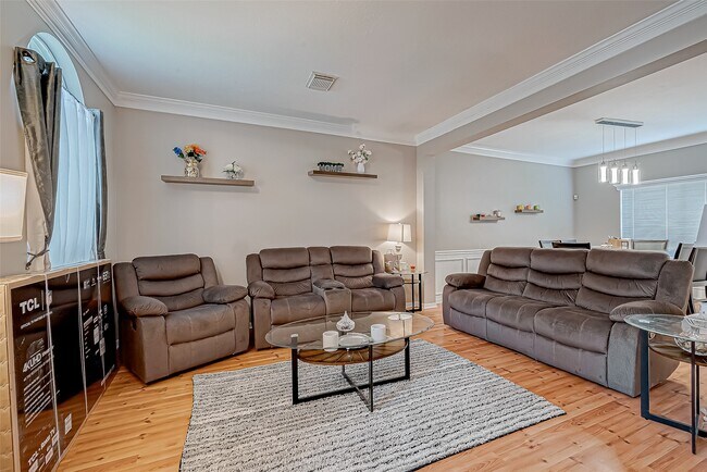 Building Photo - 211 Rolling Plains Dr