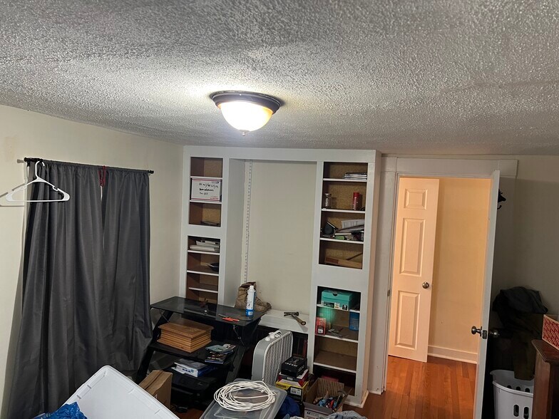 Building Photo - 154 Jenness St