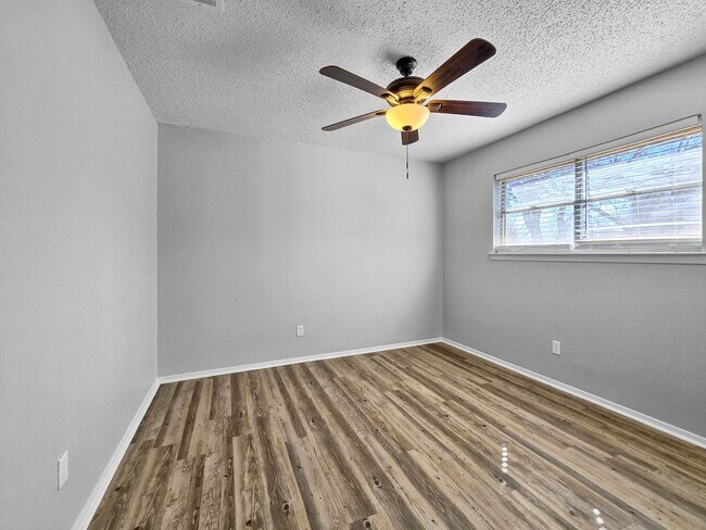 Building Photo - Charming 3-Bed, 2-Bath Home in Saginaw with Garage