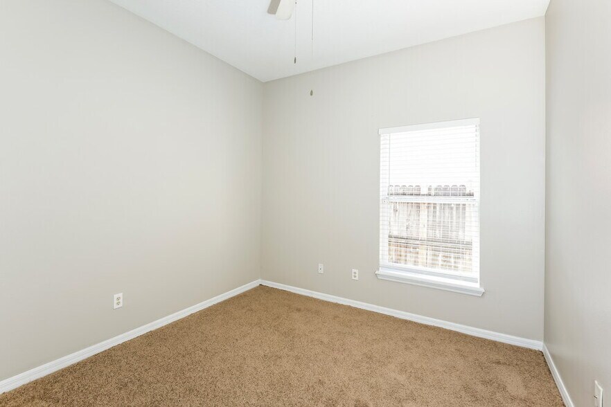 Building Photo - 10531 Leader Ln
