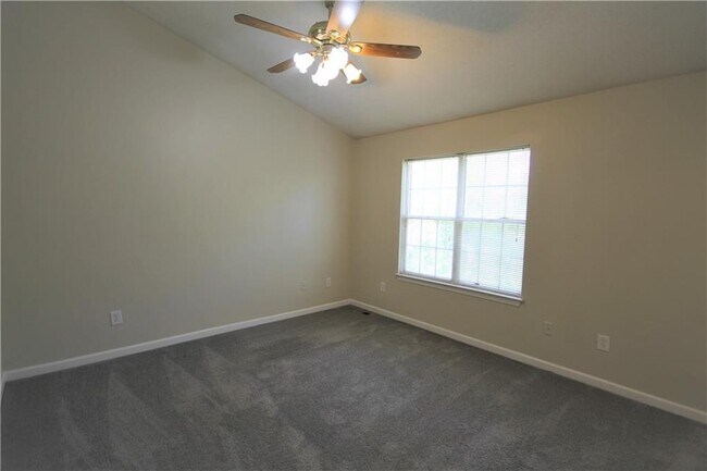 Building Photo - 887 Highland Terrace NE