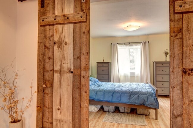 Building Photo - Downtown Breckenridge One Bedroom! Furnished,  Great natural light! 2parking spots!  Best Location