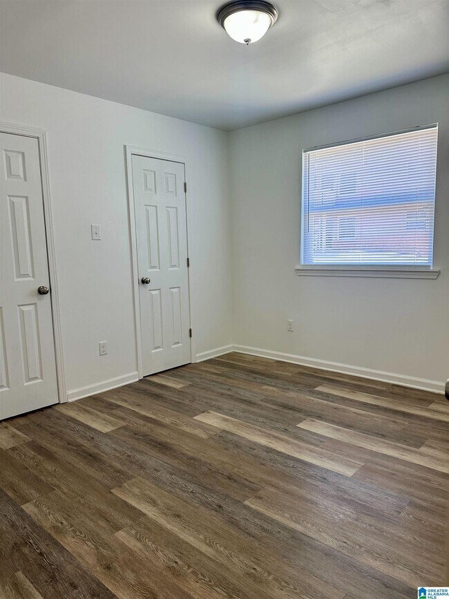 Building Photo - 1911 19th Ct N