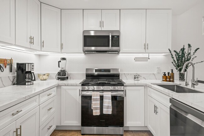 Building Photo - Fully Furnished Rental Imperal Beach