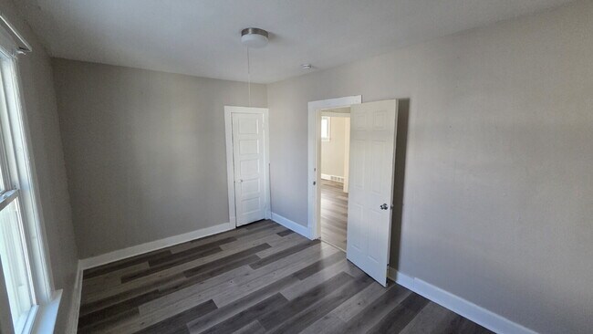 Building Photo - 3-Bedroom Duplex in Cleveland's Vibrant Neighborhood!