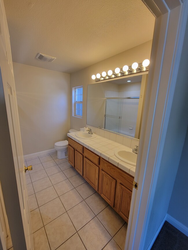 Building Photo - 158 Hall Ln