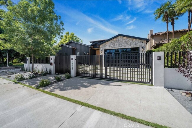 Building Photo - 13463 Chandler Blvd