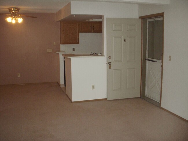 Building Photo - 942 S Walden St