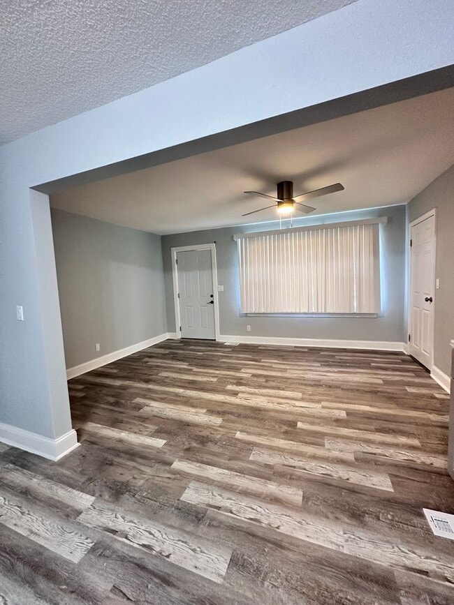 Building Photo - Coronado-Norfolk 3 Bedroom House