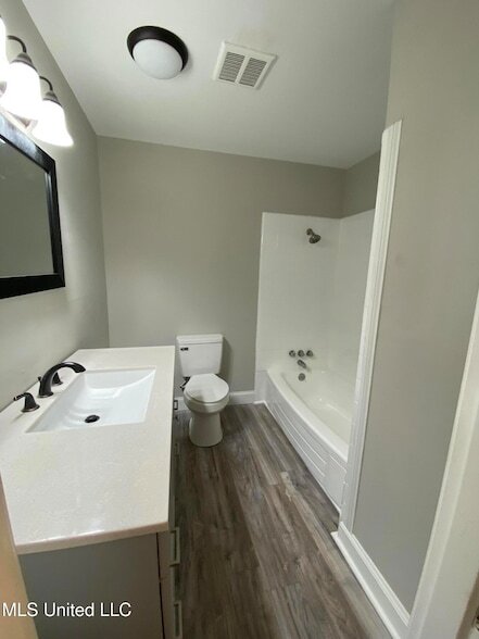 Building Photo - 523 Sardis St