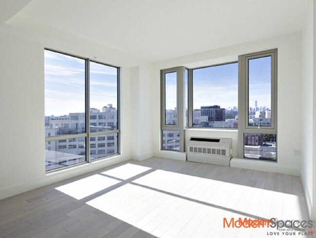 Building Photo - 44-15 Purves St