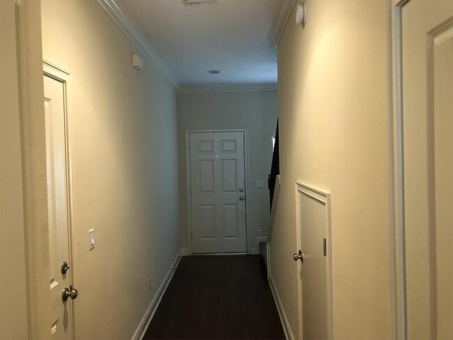 Building Photo - 2553 S Mills Ave