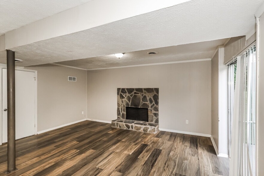 Building Photo - 4522 Doral Dr SW