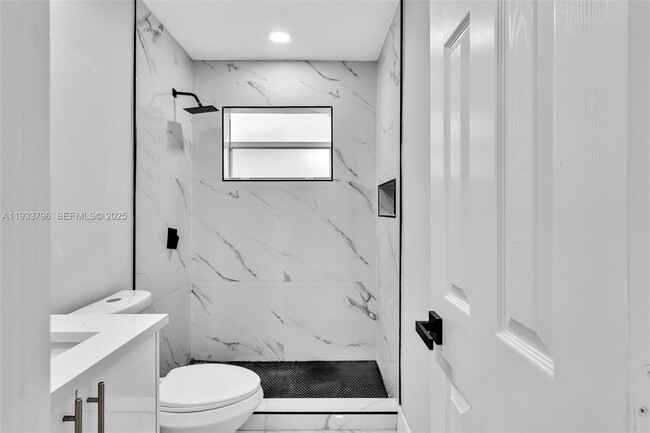 Building Photo - 329 SW 1st Ct