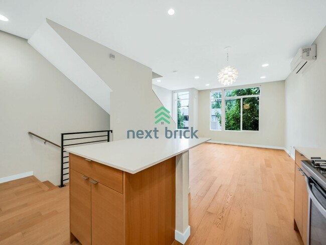 Building Photo - 3 Bed 2.5 Bath Greenwood Home