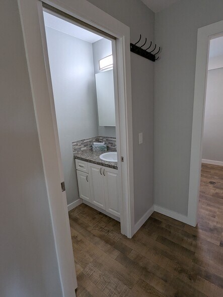 Downstairs bathroom - 353 E St