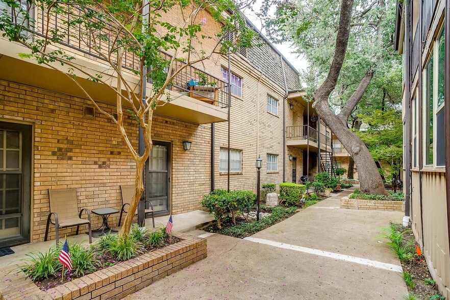 Building Photo - 4312 Bellaire Dr S