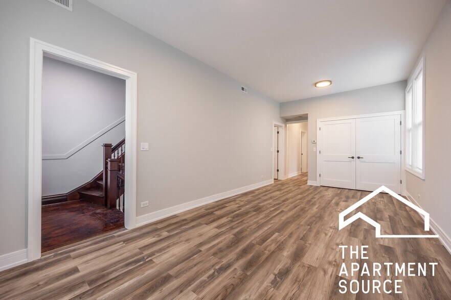 Building Photo - 2937 N Ashland Ave