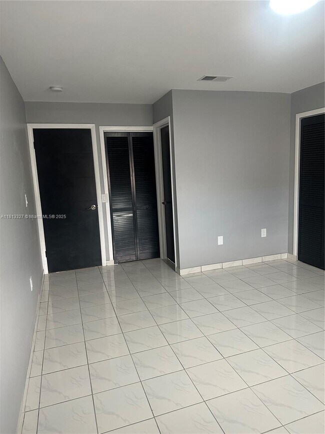 Building Photo - 3252 W 70th St