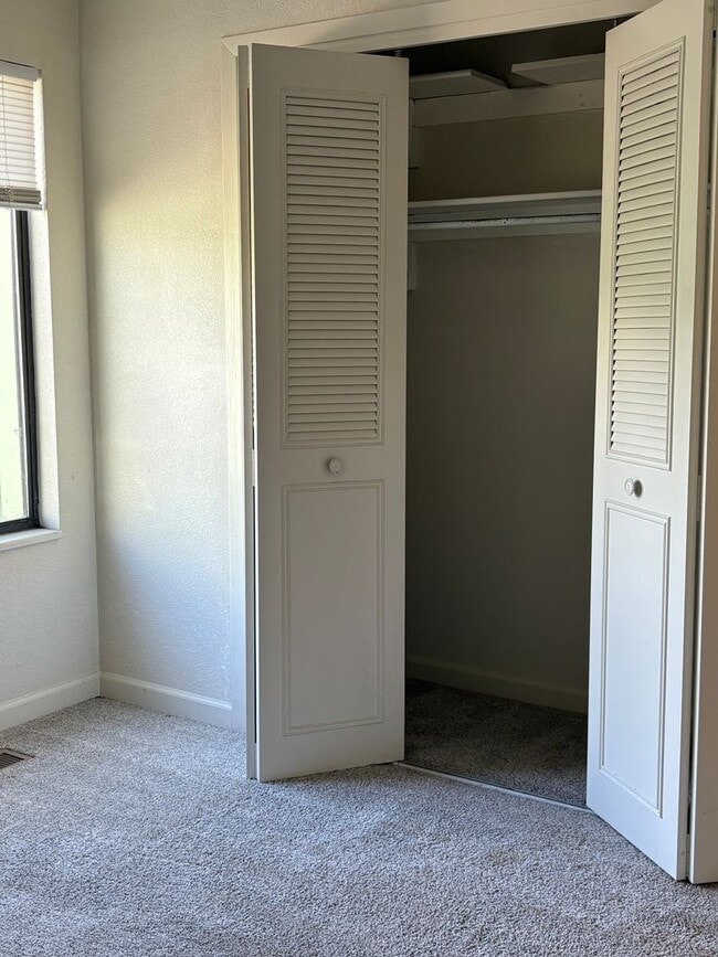 Building Photo - 2 Bedroom Ranch Style Home