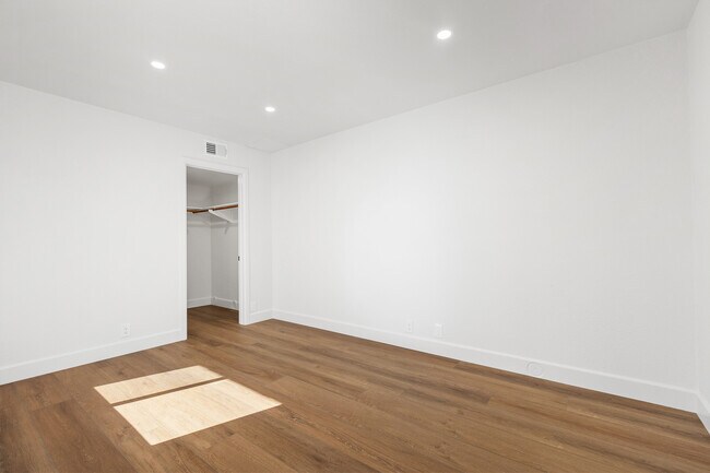 Building Photo - 24512 Alta Vista Dr