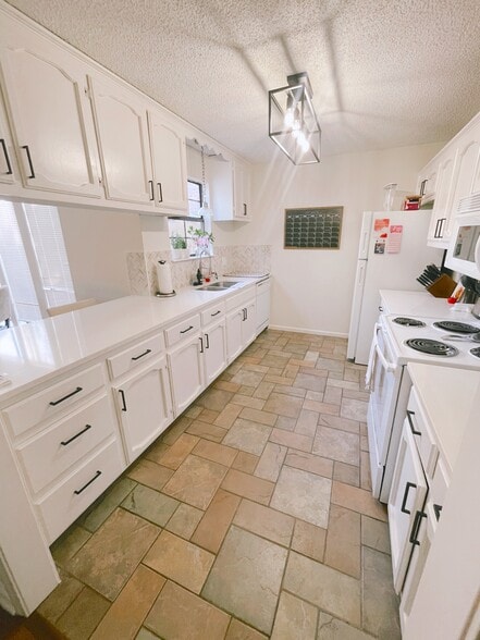 Building Photo - 459 Bonarbridge Dr
