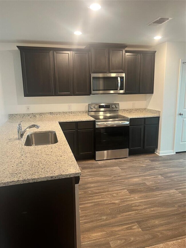 Building Photo - 125 Maywood Ln