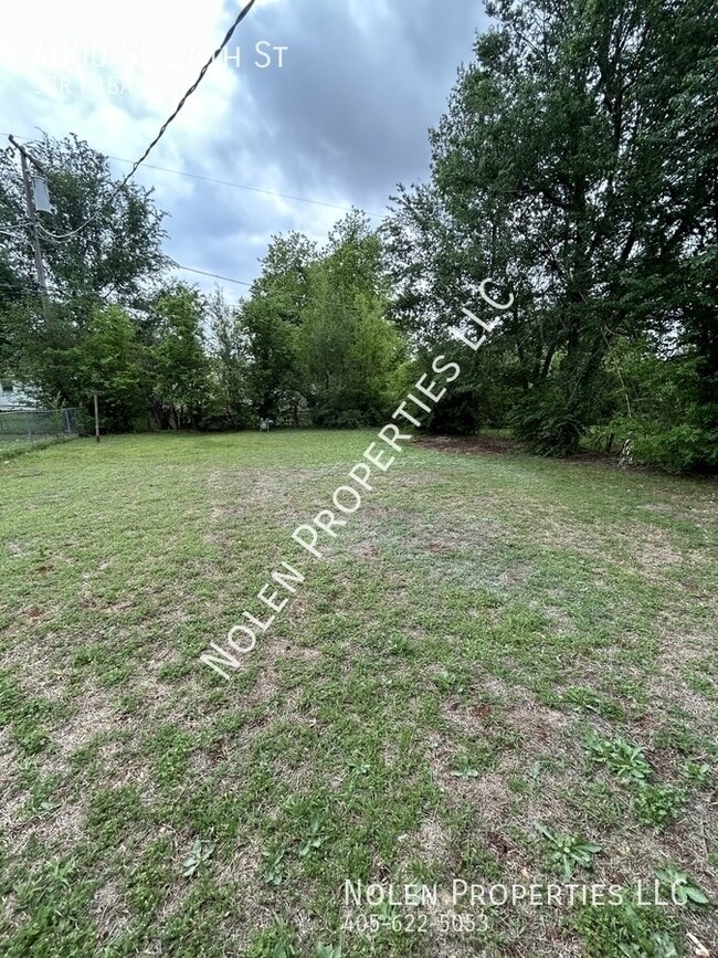 Building Photo - 4000 SE 24th St