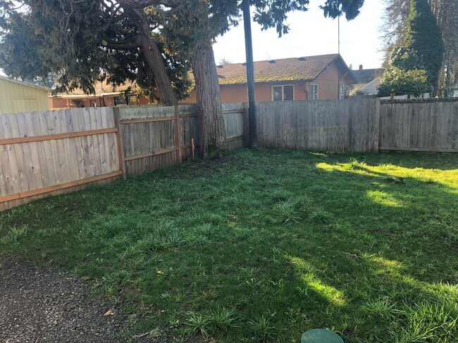 Building Photo - Beautiful 1 bedroom 1 bath house in Springfield!