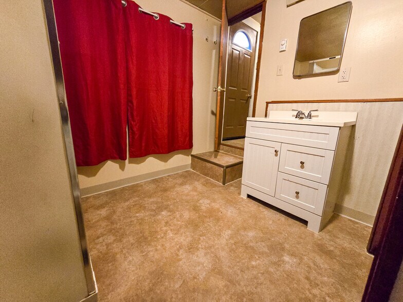 Building Photo - 515 E New York St