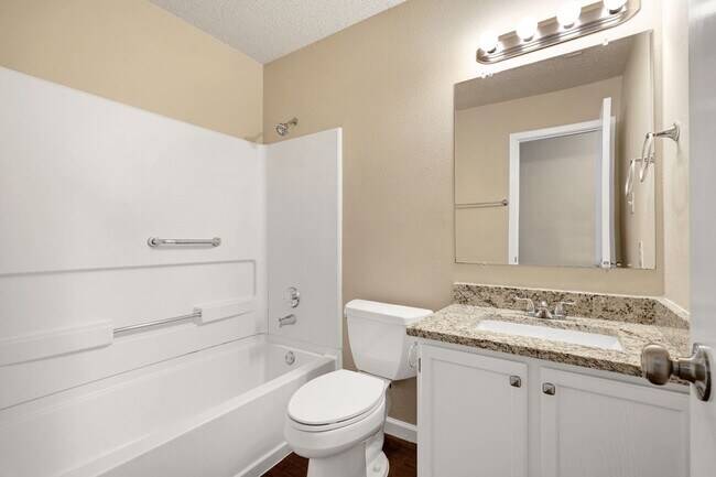 Building Photo - Fully Renovated Single-Story Brick Home in...