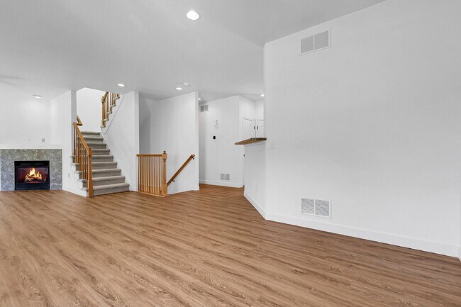 Building Photo - $2,640.95- 3 Bed, 3 Bath Townhome in Aurora with Central AC, In Unit Laundry and Patio Space!