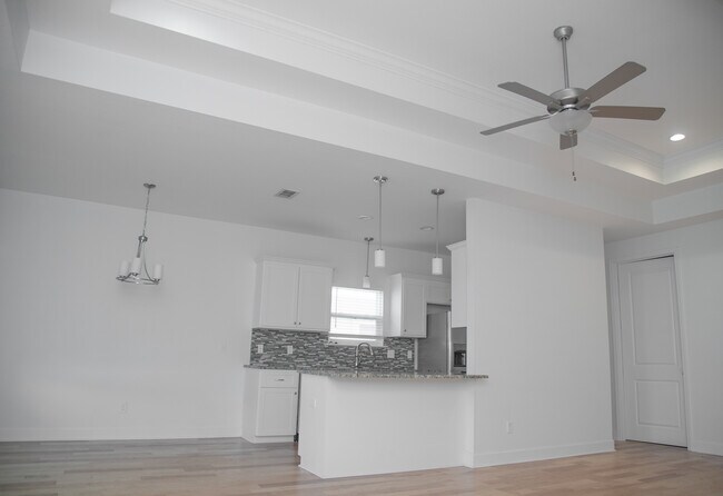 Building Photo - 2284 Lexington Parc Dr