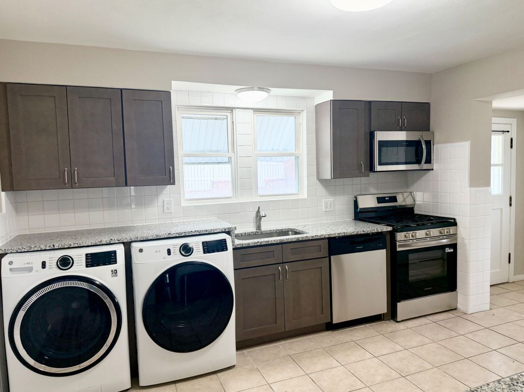 Building Photo - 1928 Macklind Ave